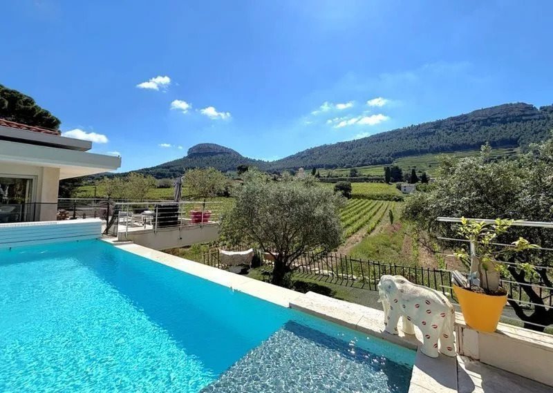Maison à louer, 244m², Cassis