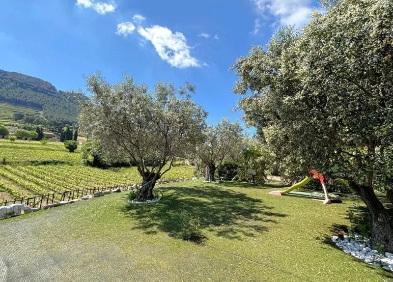 Maison à louer, 244m², Cassis