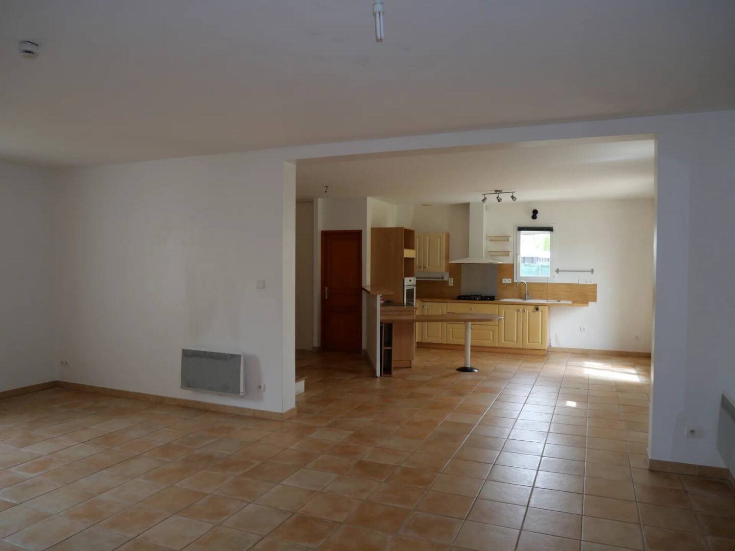 Maison à louer, 135m², Saint-Hilaire-d'Ozilhan