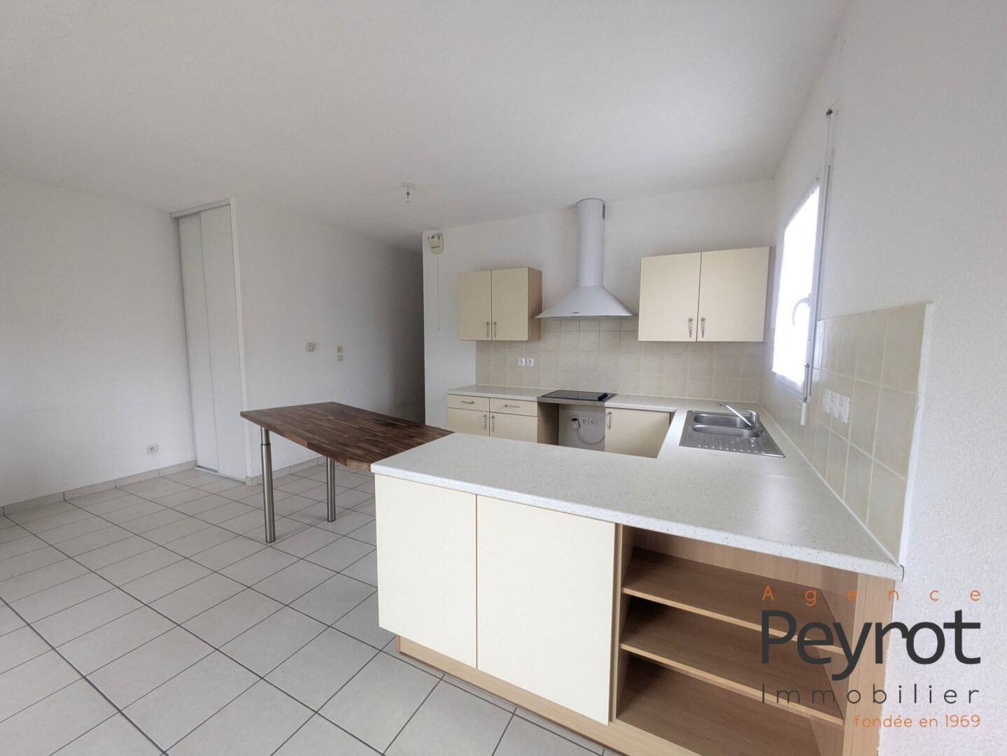 Appartement à louer, 47m², Saint-Estève