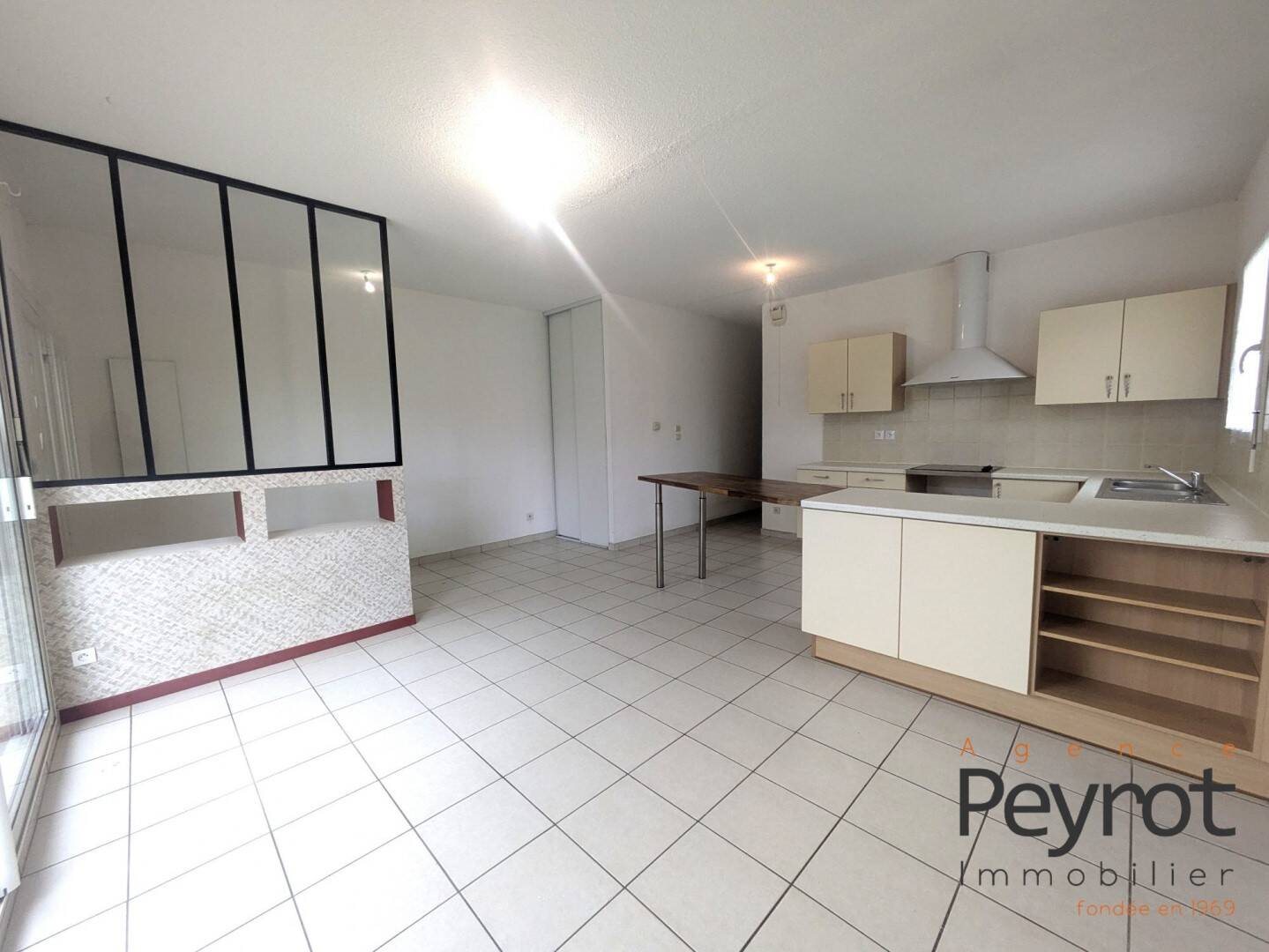 Appartement à louer, 47m², Saint-Estève