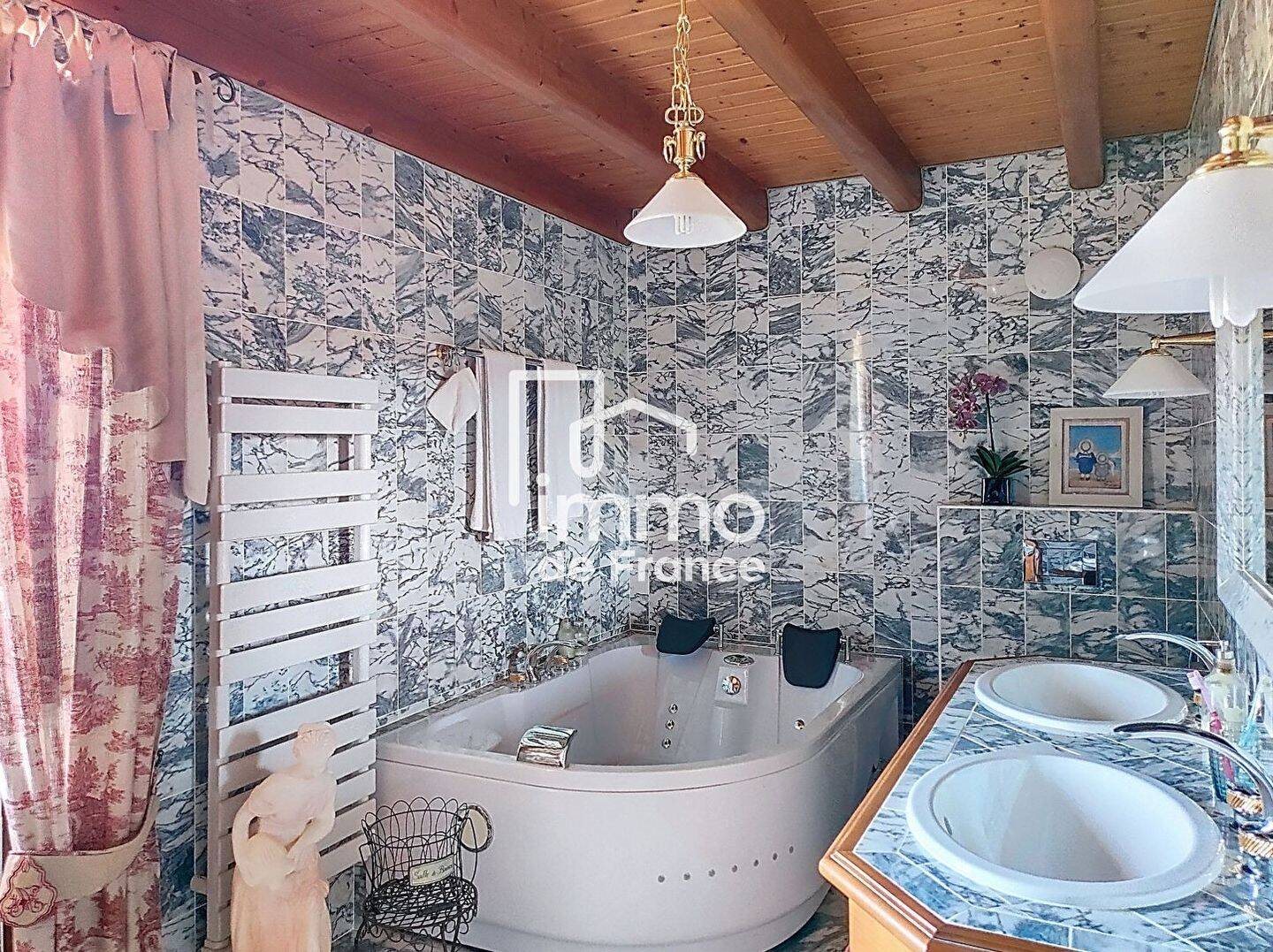 Maison à louer, 221m², Clarafond-Arcine