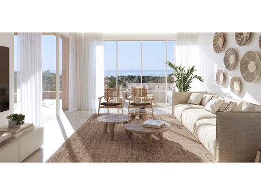 3 bedroom flat with terraces in Verdelago, Algarve