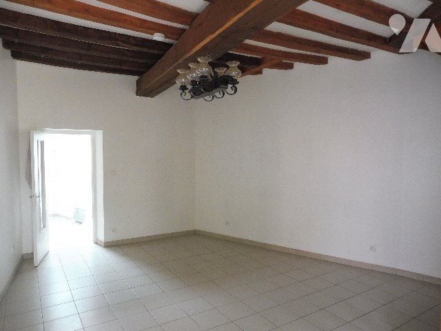 Maison à louer, 77m², Sermaise