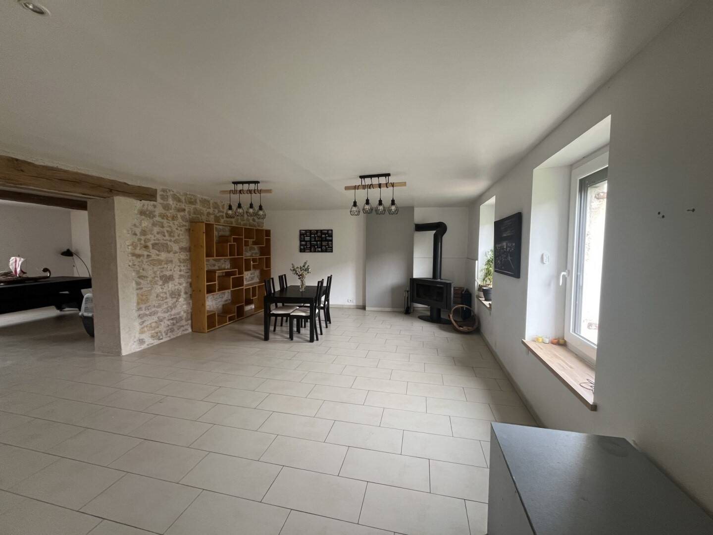 Maison à louer, 249m², Poncin