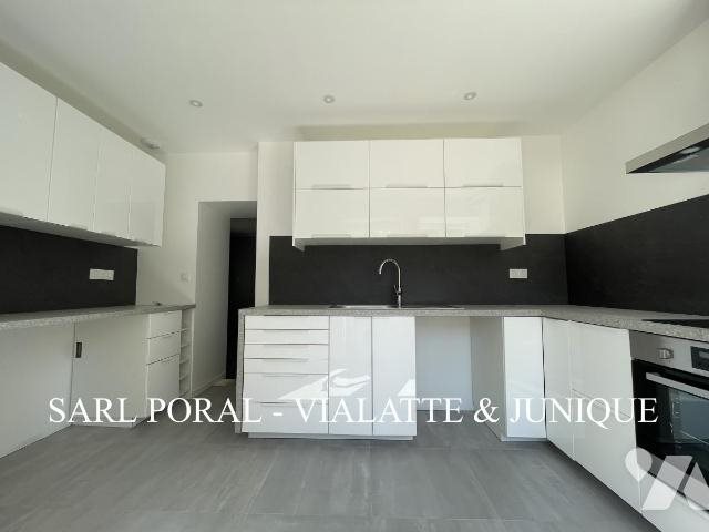 Maison à louer, 111m², Neuville-sur-Ain