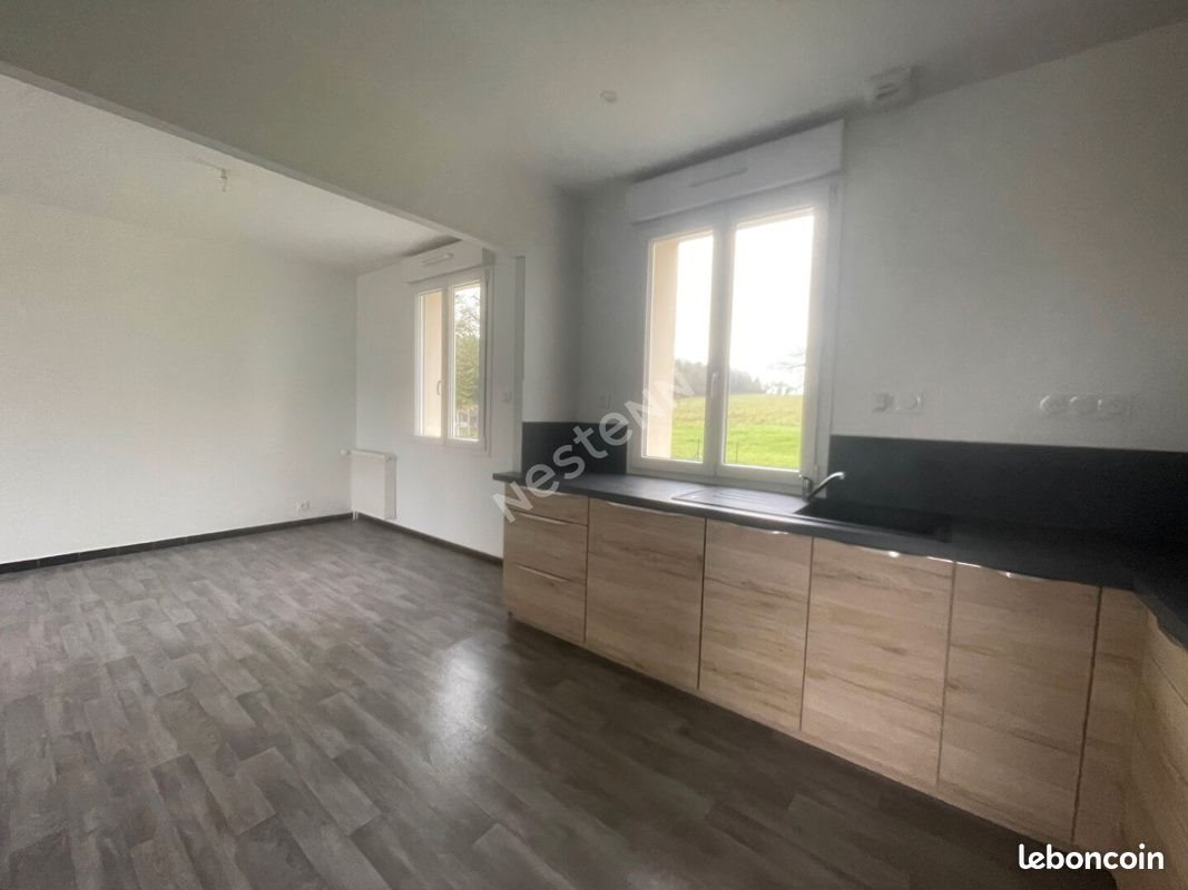 Maison à louer, 82m², Loyat