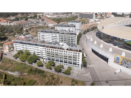 Appartement de 4 piéces à ville du Porto situé à Antas ( à côté du stade du Dragão).