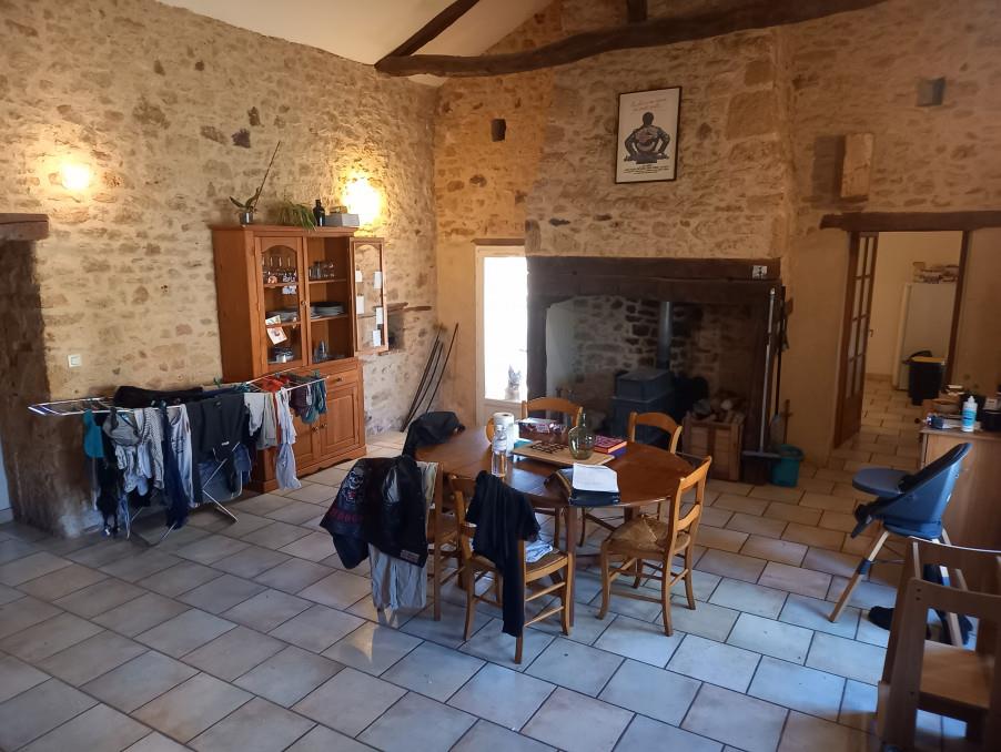 Maison en pierre au cœur d'un charmant hameau