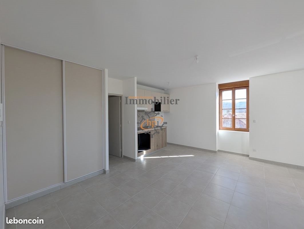 Appartement à louer, 74m², Vabres-l'Abbaye