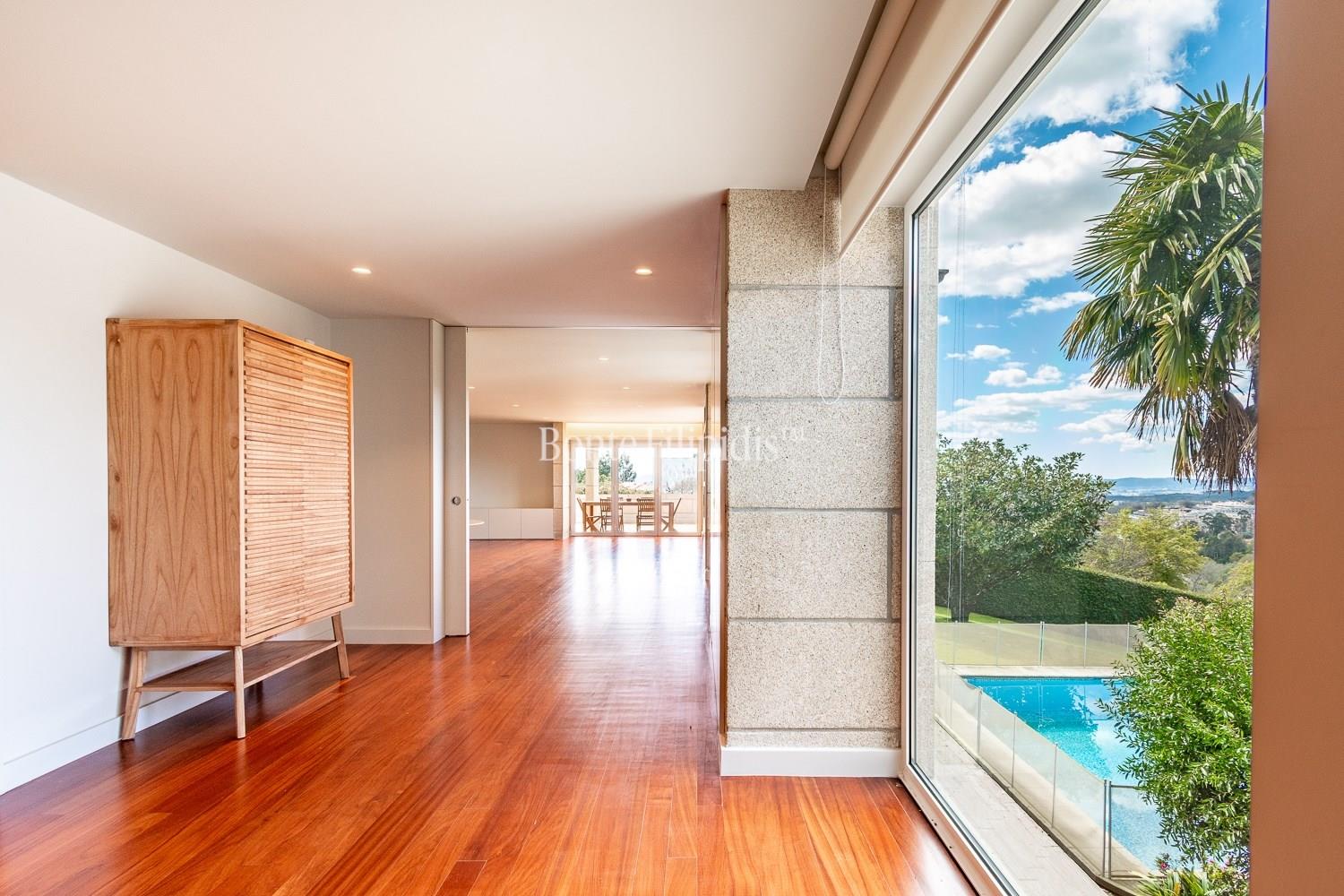 Renovated 6-Bedroom Villa with Pool and Garden in Guimarães
