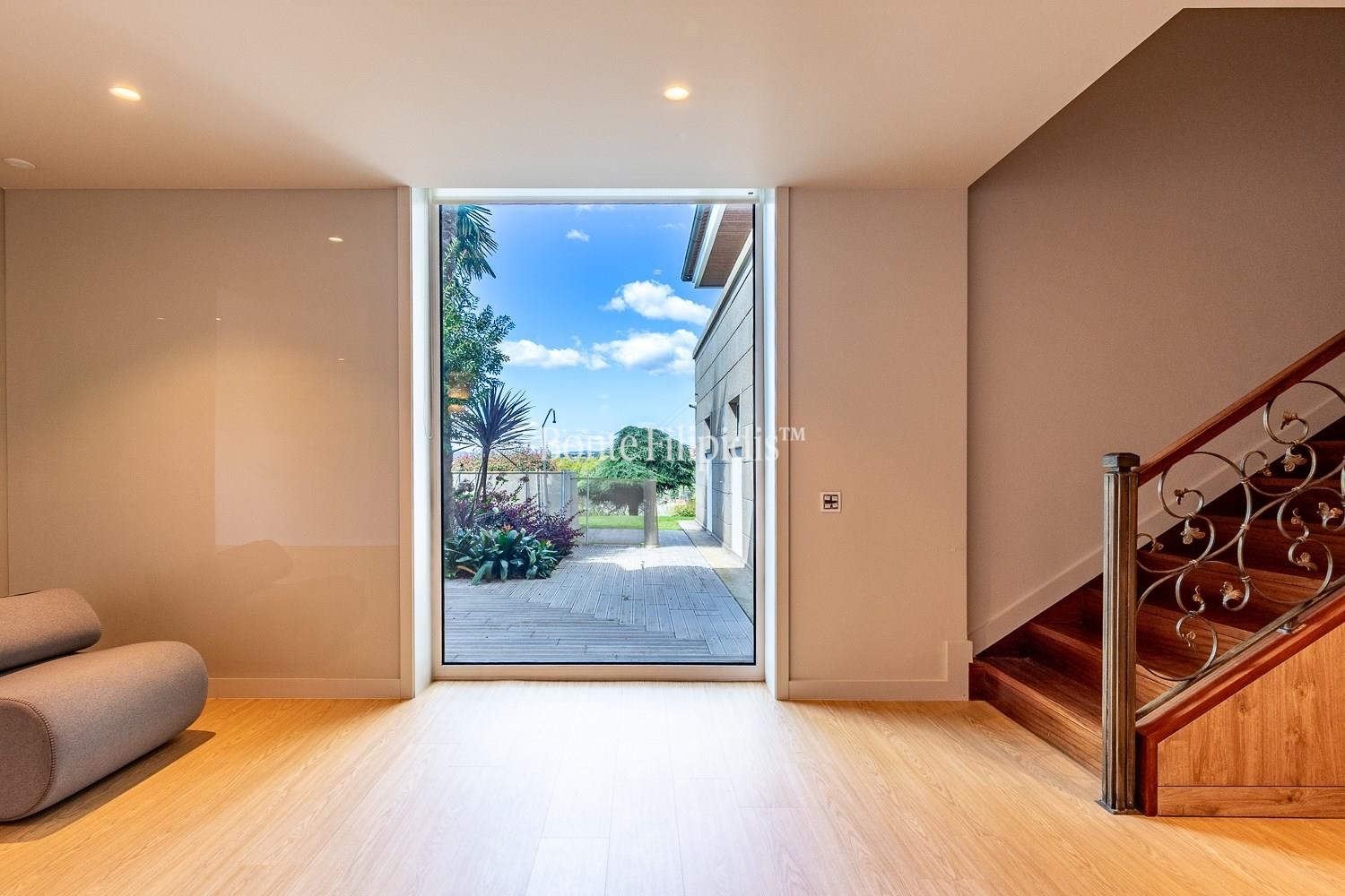 Renovated 6-Bedroom Villa with Pool and Garden in Guimarães