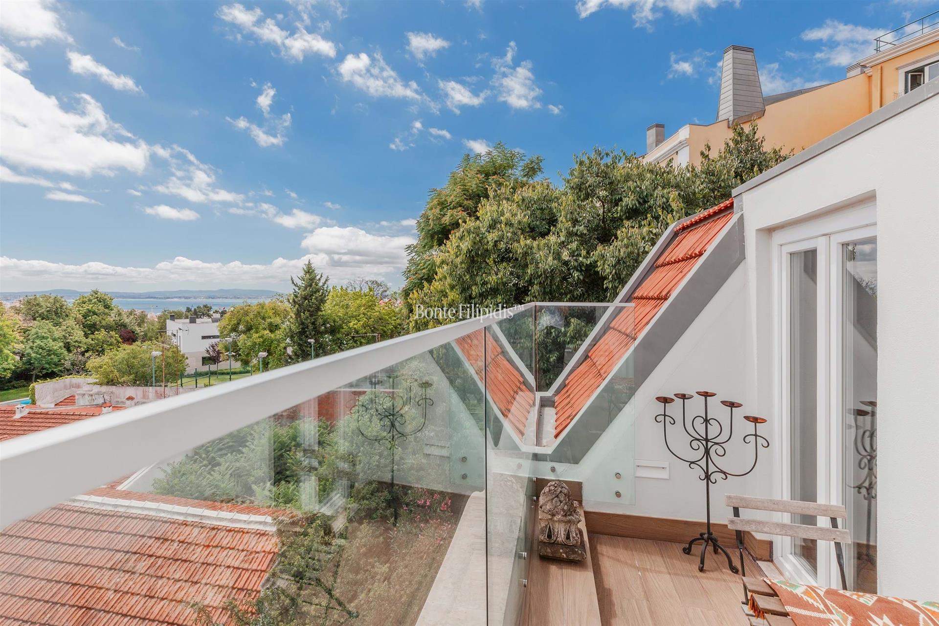 Penthouse T2 com vista para o rio Tejo, na Estrela