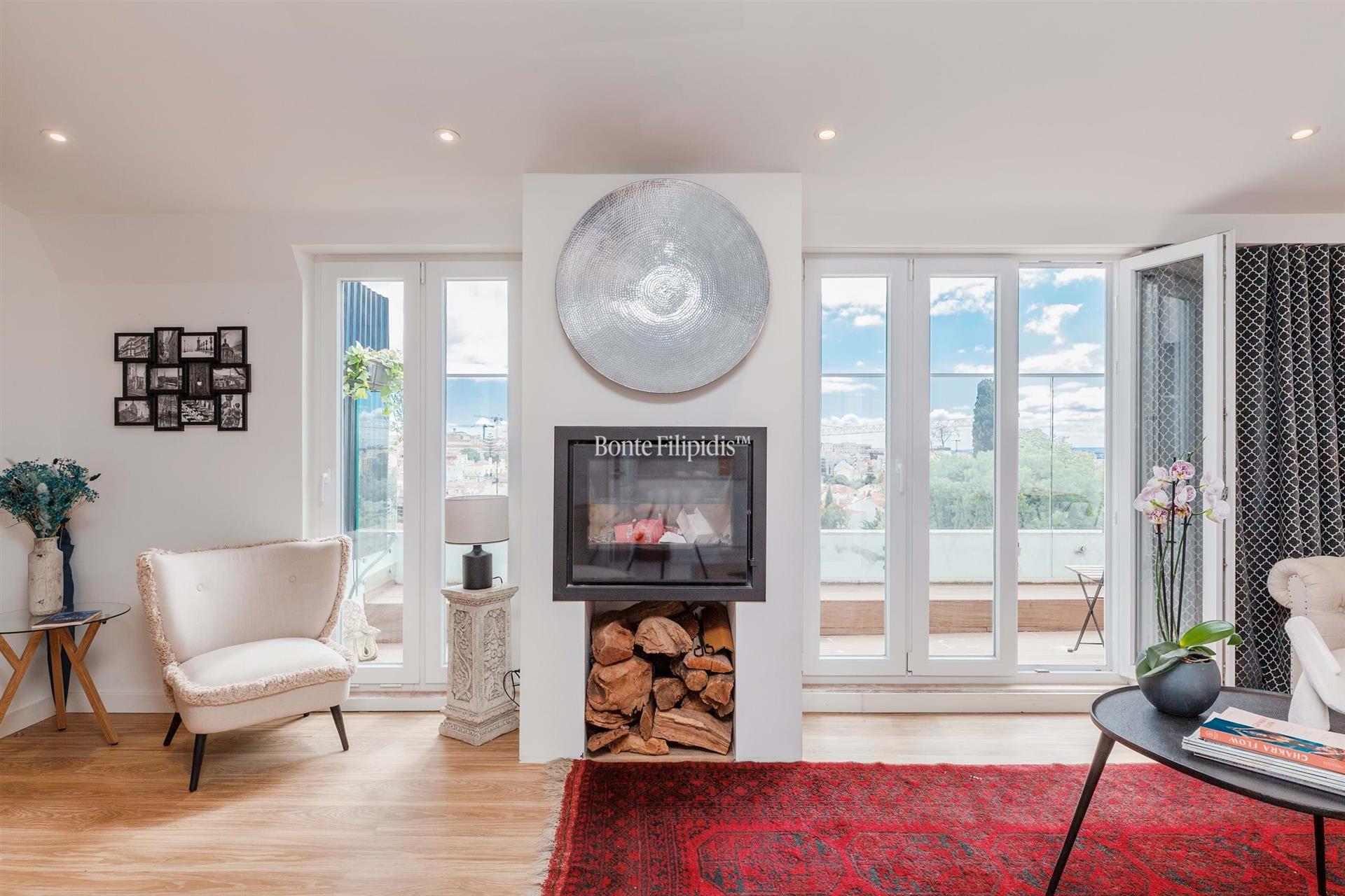 Penthouse T2 com vista para o rio Tejo, na Estrela