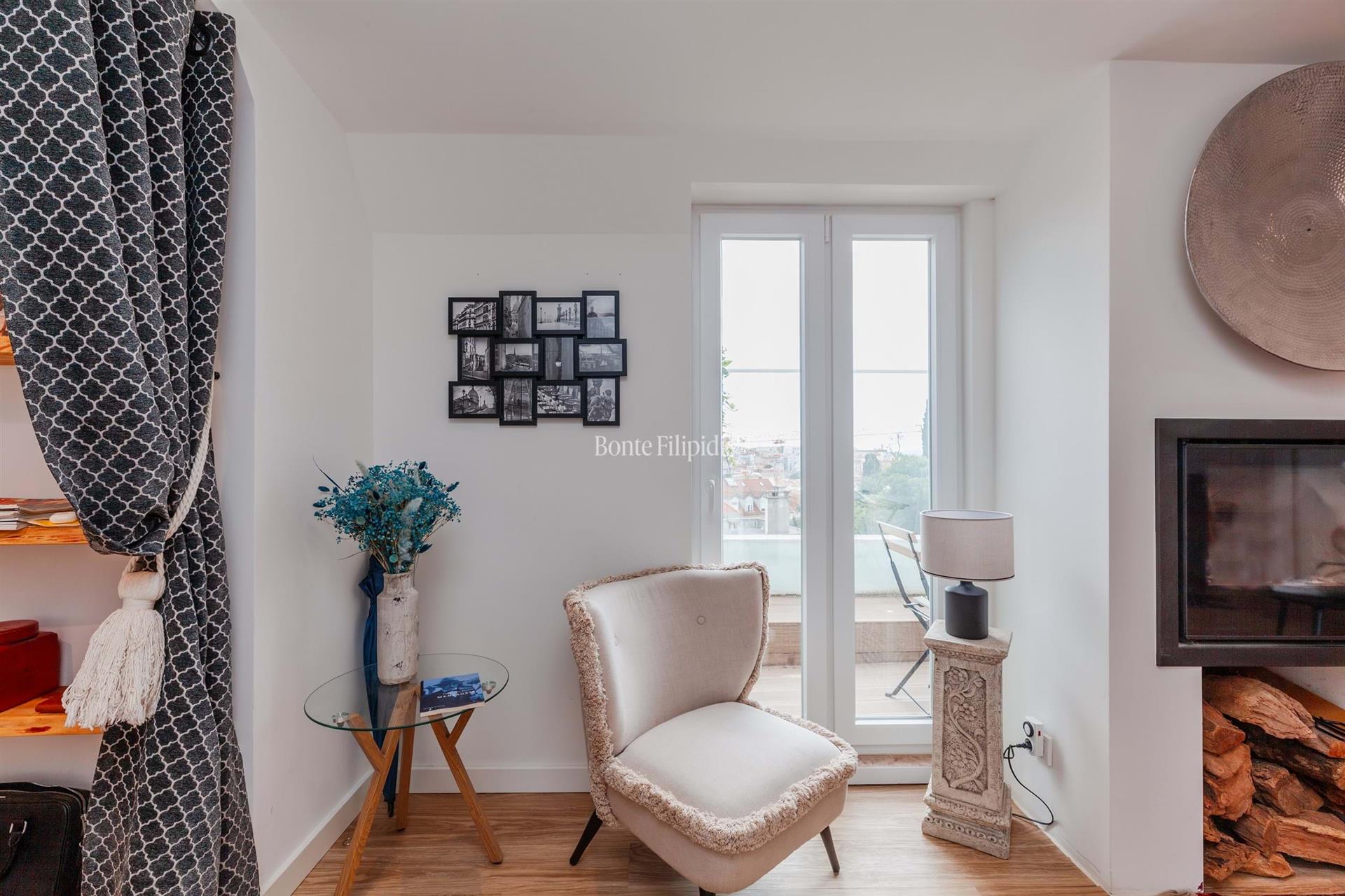 Penthouse T2 com vista para o rio Tejo, na Estrela