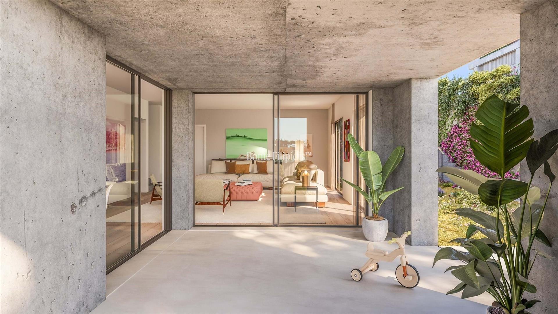 Moradia T3+1 com Piscina Privativa e Jardim no Caparica Hills Villas