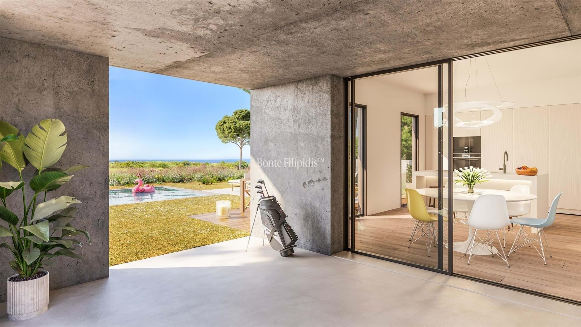Moradia T3+1 com Piscina Privativa e Jardim no Caparica Hills Villas