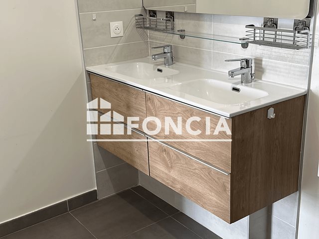 Appartement à louer, 68m², Vergèze