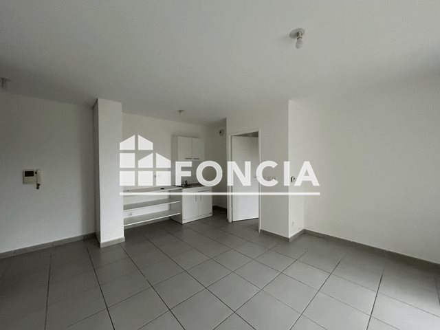 Appartement à louer, 43m², Sathonay-Camp