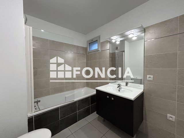 Appartement à louer, 43m², Sathonay-Camp