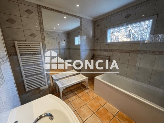 Maison à louer, 103m², Eyguières