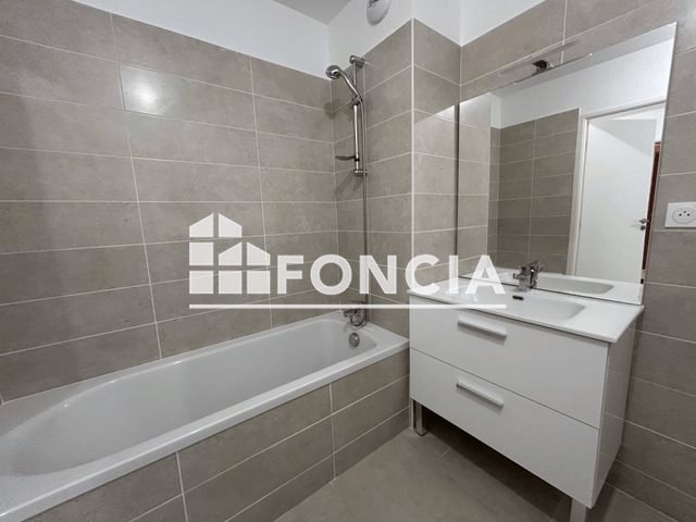 Appartement à louer, 60m², Vias