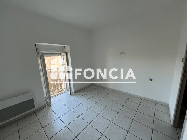 Appartement à louer, 39m², Névian
