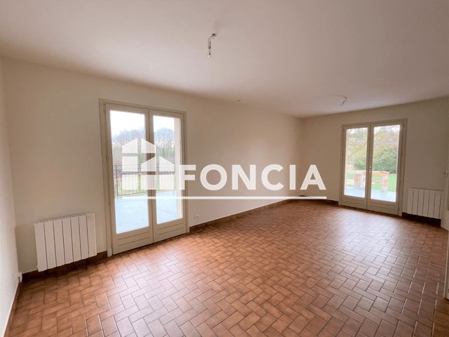 Maison à louer, 84m², Ambierle