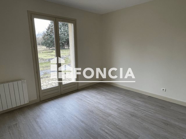 Maison à louer, 84m², Ambierle