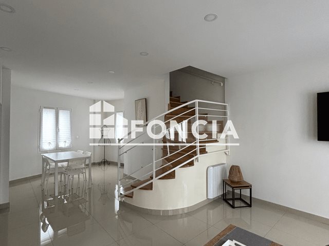 Appartement à louer, 63m², Stains