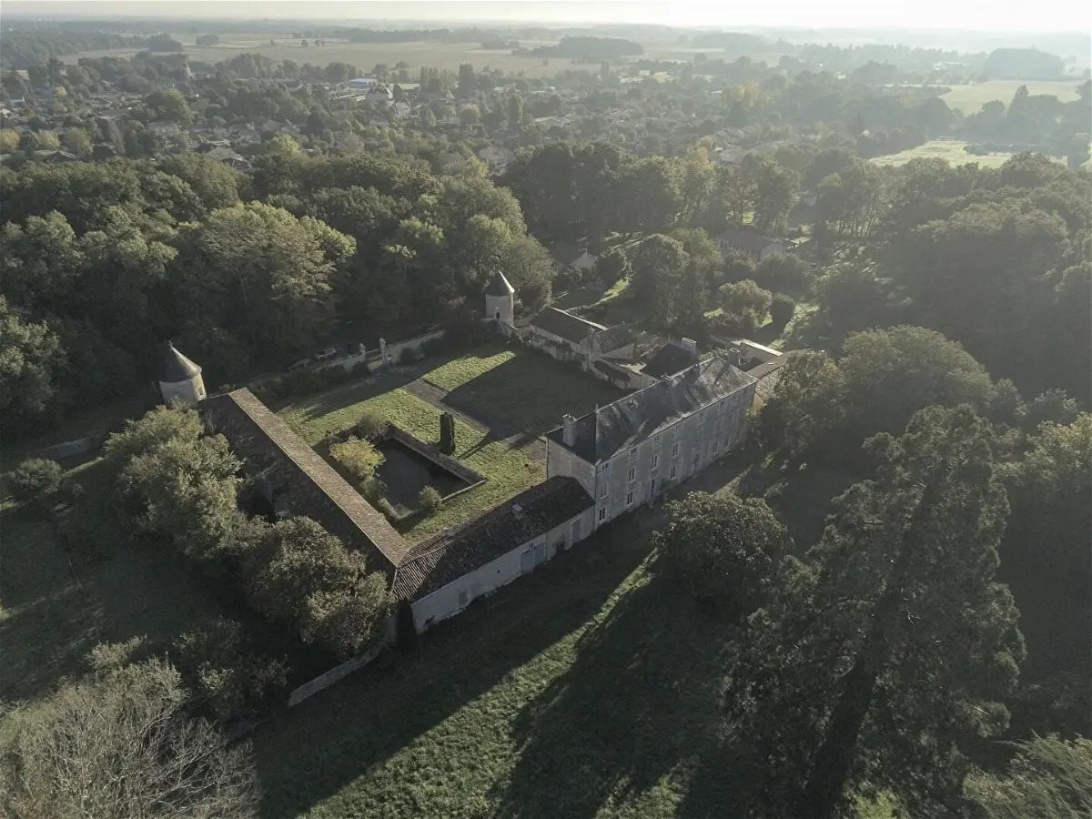 Maison à vendre, 637m², Savigny-Lévescault