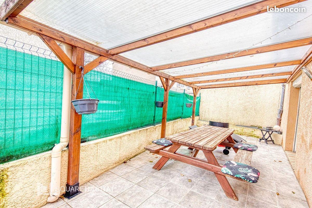 Maison à louer, 102m², Villieu-Loyes-Mollon