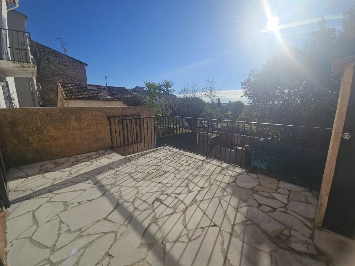 Maison à louer, 69m², La Roquette-sur-Siagne