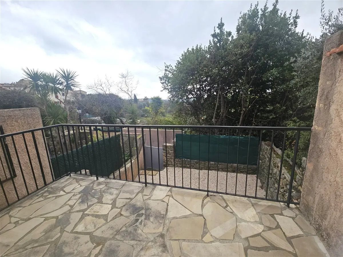 Maison à louer, 69m², La Roquette-sur-Siagne