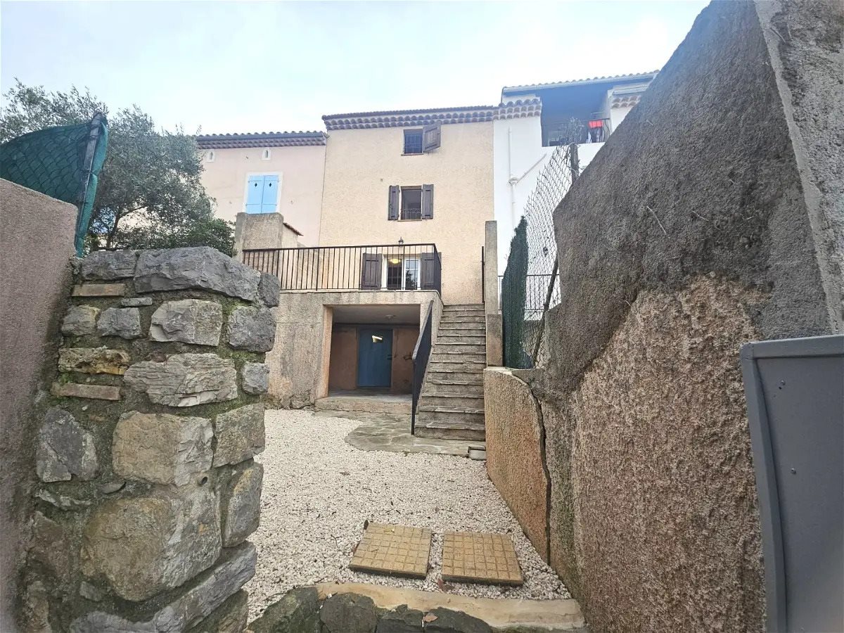 Maison à louer, 69m², La Roquette-sur-Siagne