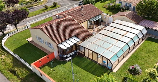 Mooie villa met 4 slaapkamers en zwembad in het plaatsje Pujols