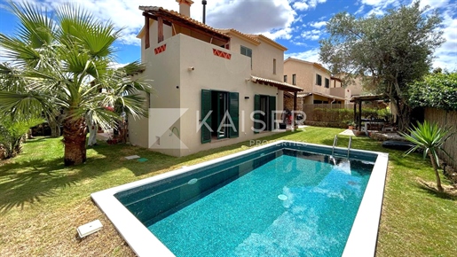 Lovely refurbished villa with pool in peaceful location clos