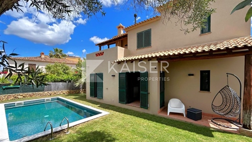 Lovely refurbished villa with pool in peaceful location clos