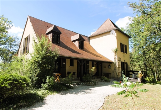 Schönes Anwesen zum Verkauf mit 5 Gästezimmern in Betrieb. Zwischen Sarlat und Rocamadour.
