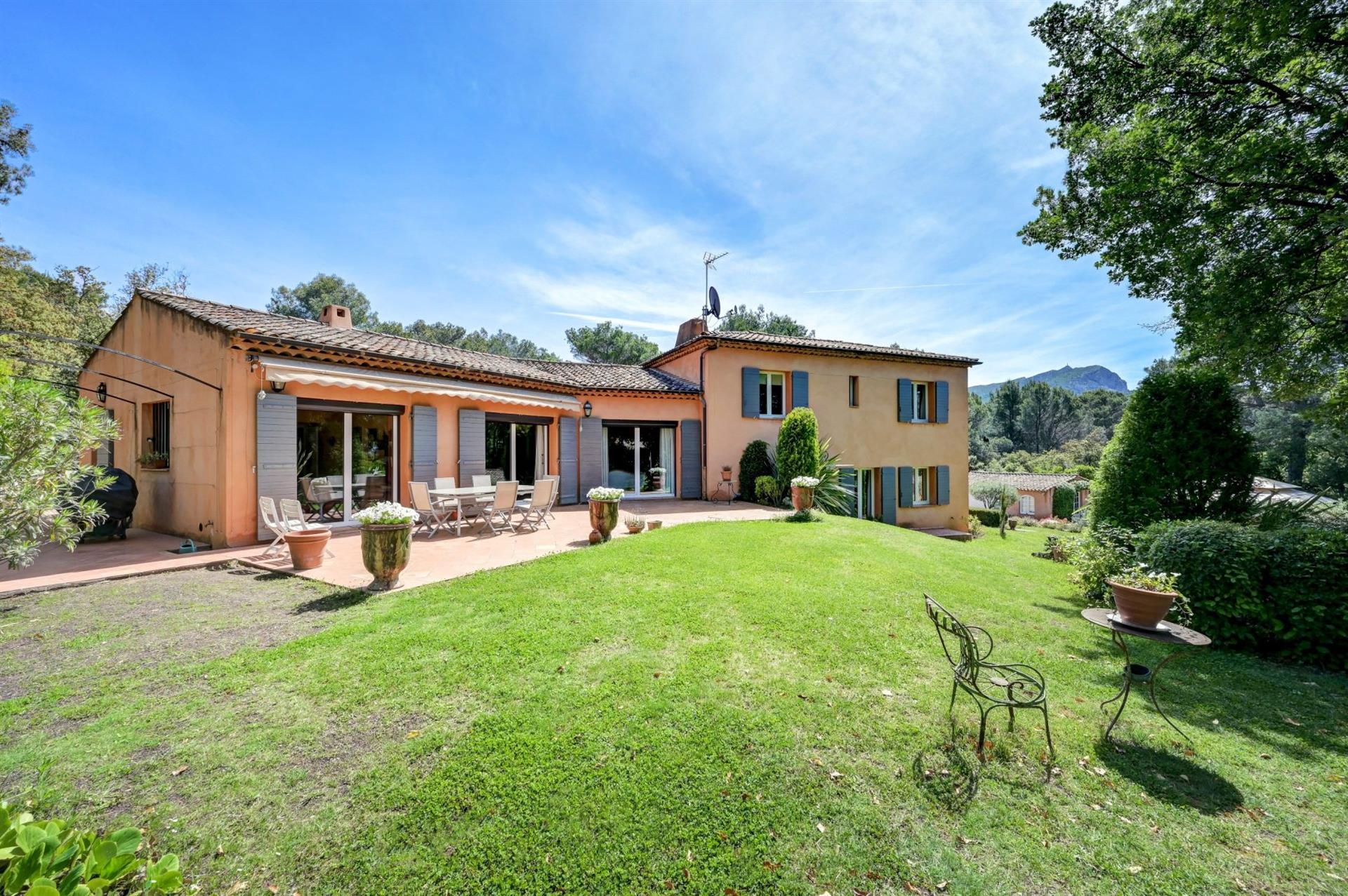 Appartement à vendre, 334m², Saint-Marc-Jaumegarde