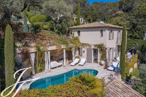 Maison à louer, 215m², La Colle-sur-Loup