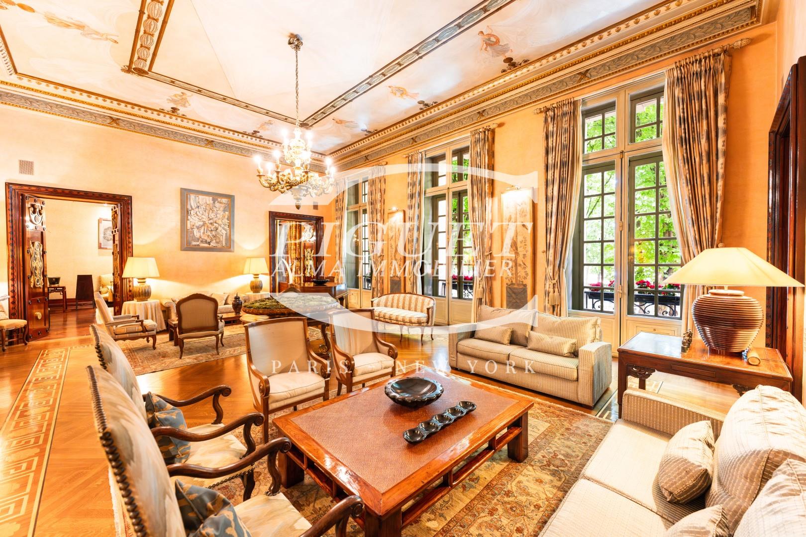 Appartement à louer, 632m², Paris 7ème