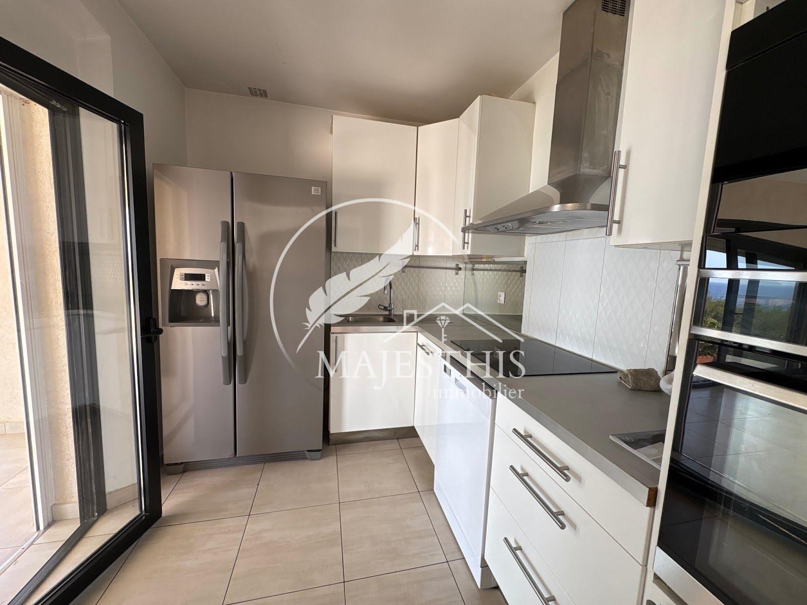 Maison à louer, 141m², Carqueiranne