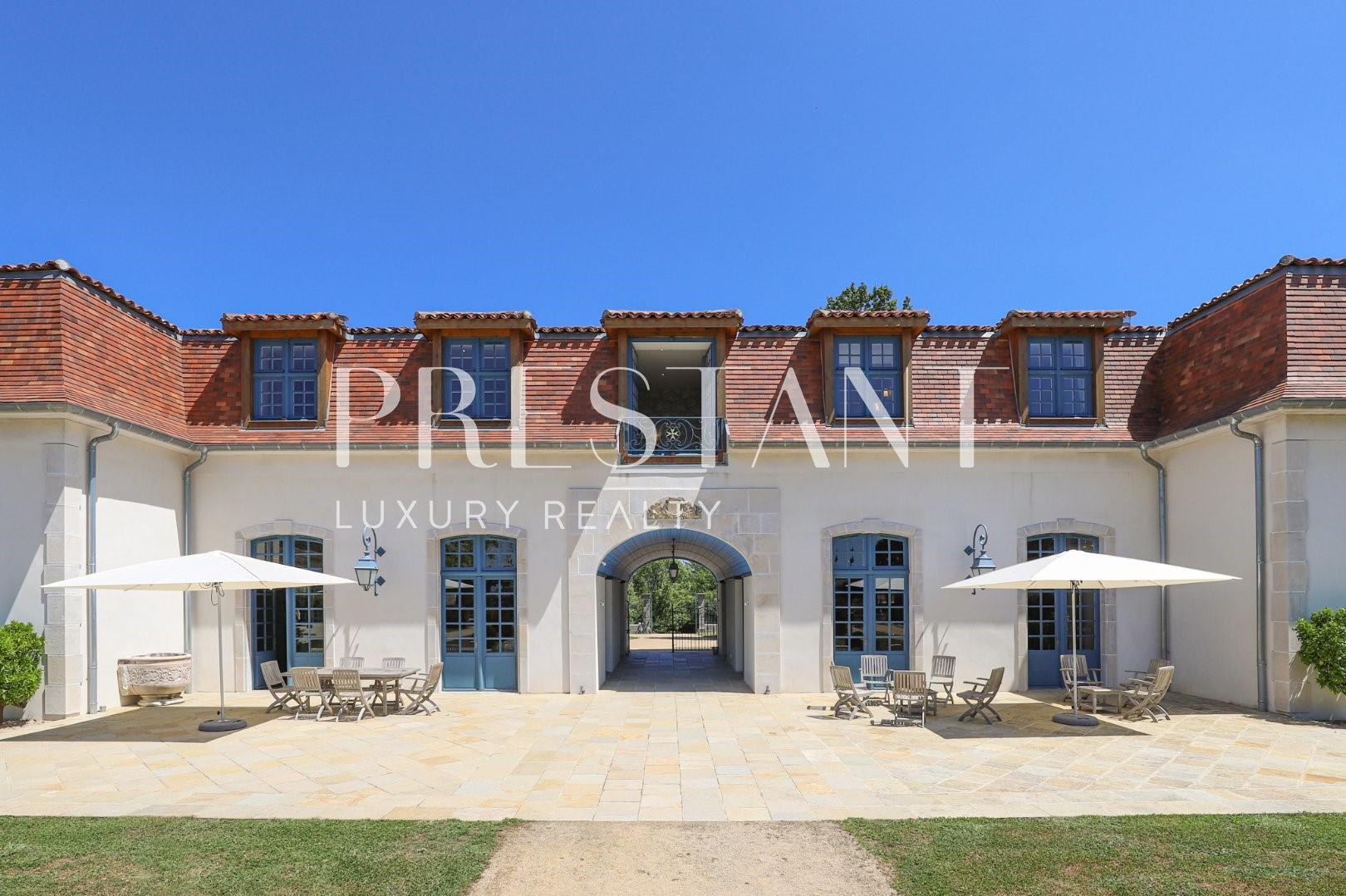 Maison à louer, 800m², Villefranque