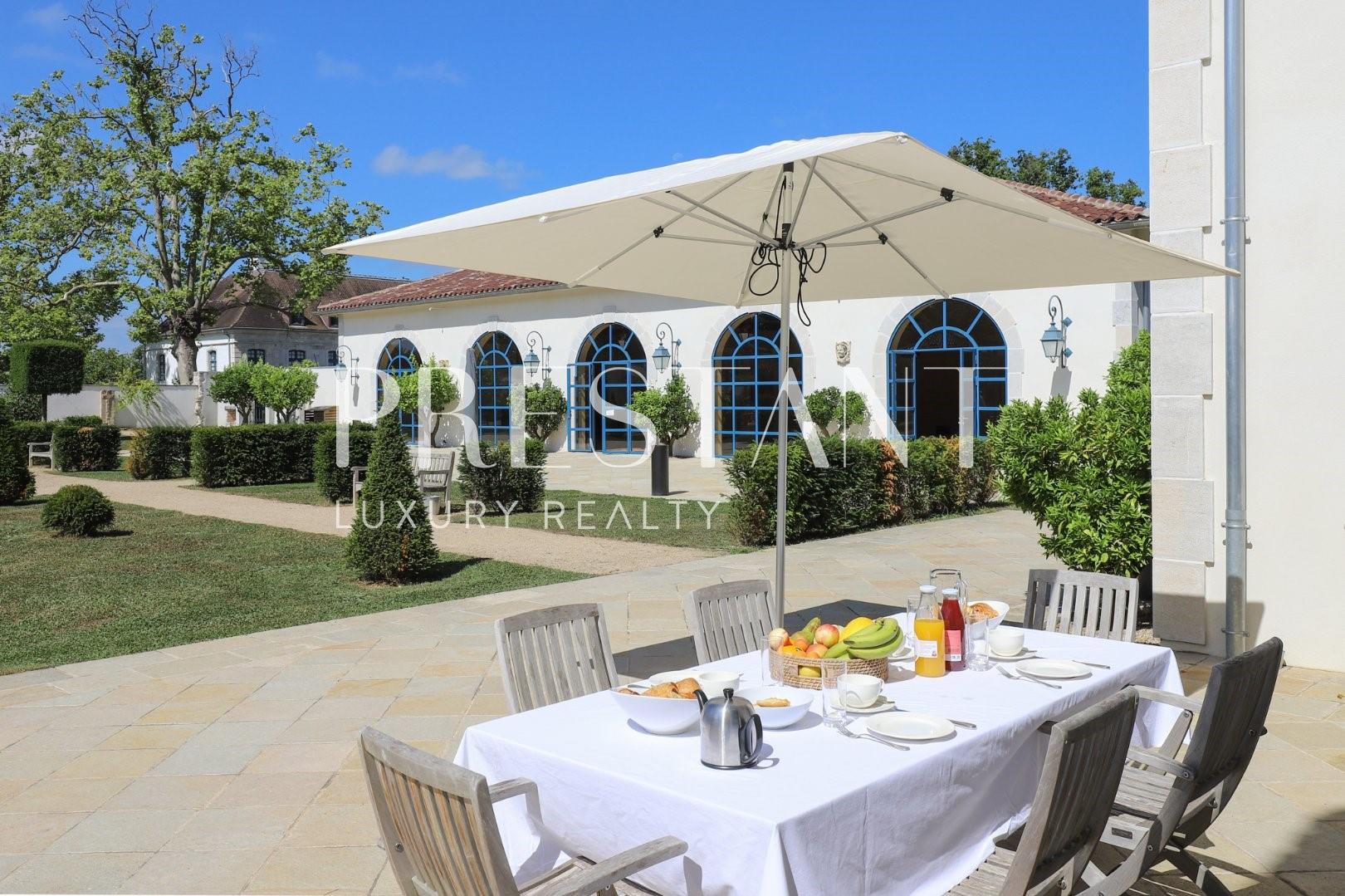 Maison à louer, 800m², Villefranque