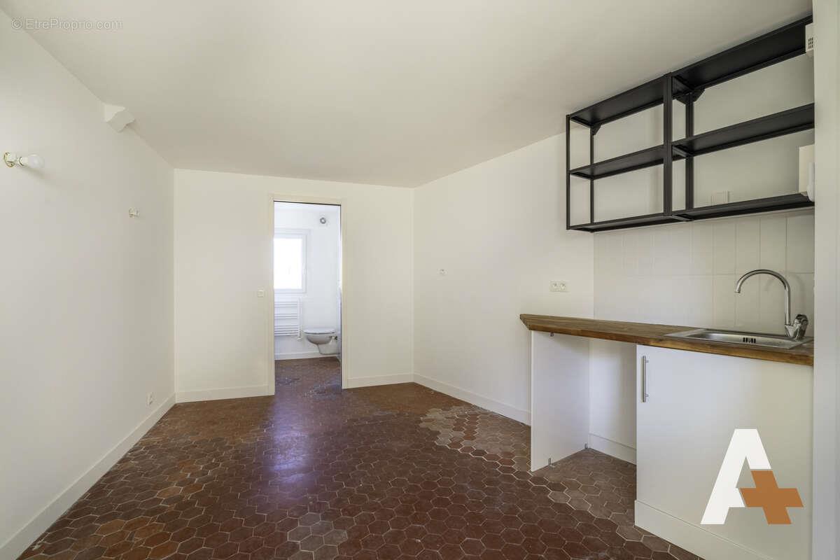 Appartement à louer, 17m², Marseille 2ème