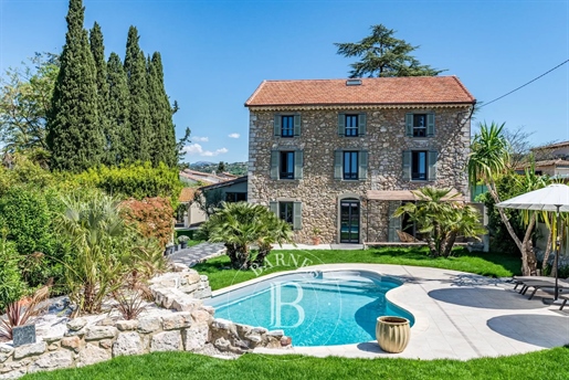 Mougins - Charming renovated stone country house - 5 en-suite bedrooms