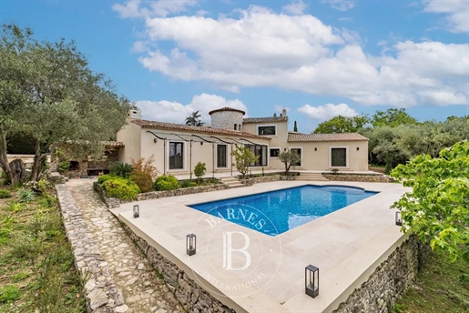 2 min from the village of Valbonne - Family house with guest house - 5 bedrooms