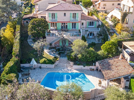 Cagnes-Sur-Mer - Colline de l'Hubac - villa avec piscine 6 chambres - vues panoramiques