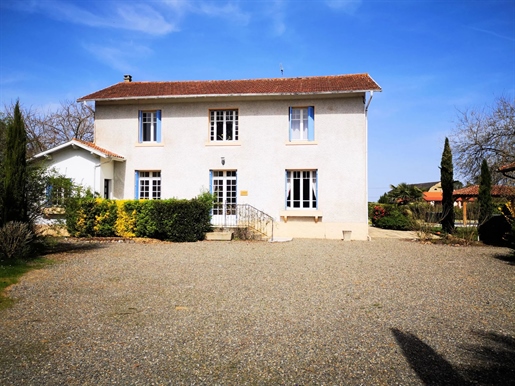 House 3/4 bedrooms, on 3249m² of land and large outbuilding